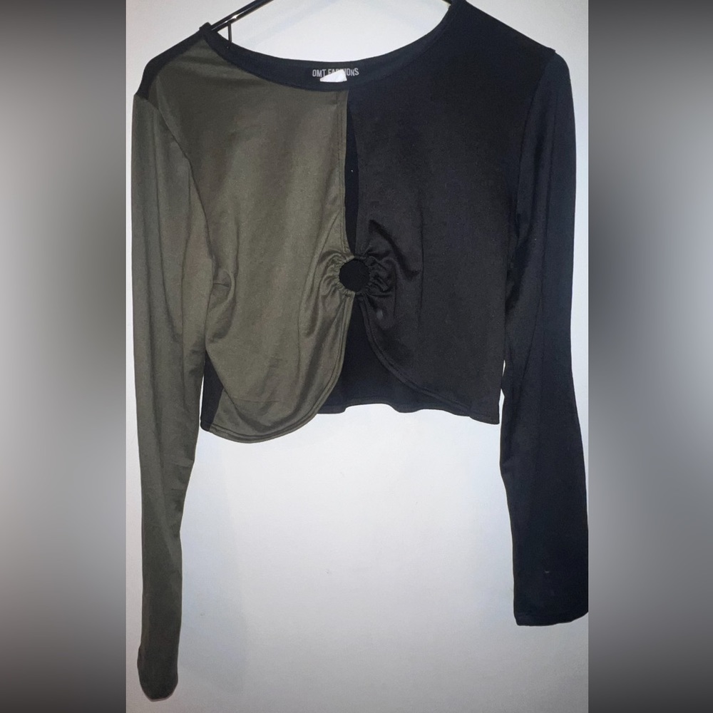 OMT Fashions Women’s long sleeve crop top